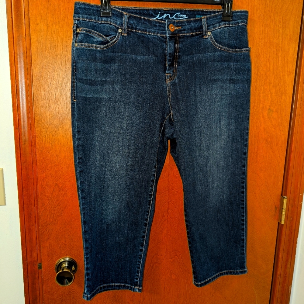 Women's Capri Blue Jeans